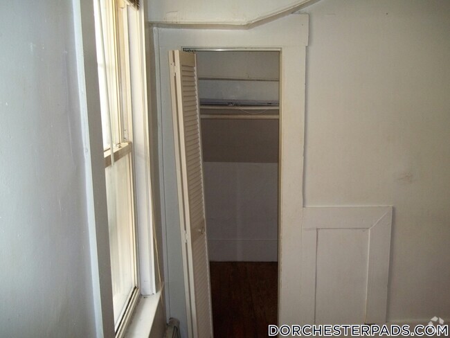 Building Photo - 6 Bowdoin Park Rental