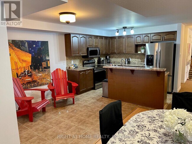 Photo - 2933 Bur Oak Ave