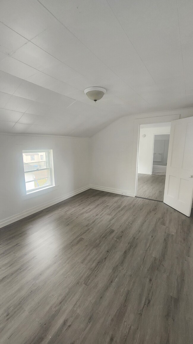 Building Photo - 26 Norton Pl Unit Apt 3 upper