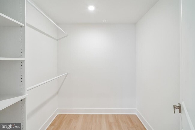 Building Photo - 646 N 32nd St Unit 11