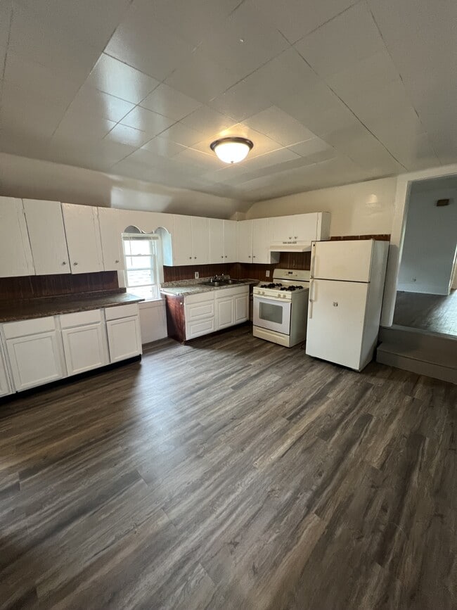 336 Edmund Ave W
