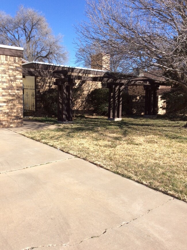 Building Photo - 1612 Colonial Pkwy Rental