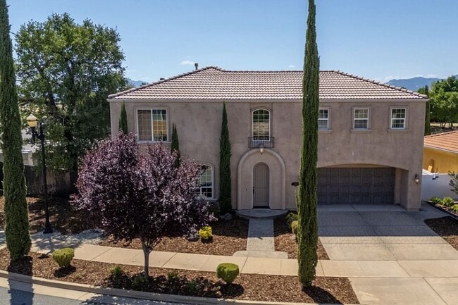 Building Photo - Upscale Modern 4 Bed | 2.5 Bath – Yard Mai...