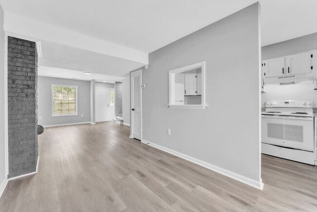 Photo - *NEWLY RENOVATED* 3 Bedroom Townhouse in D...