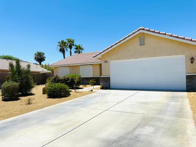 Building Photo - 78780 Birchcrest Cir