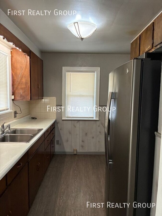 Photo - 425 Elmhurst Rd