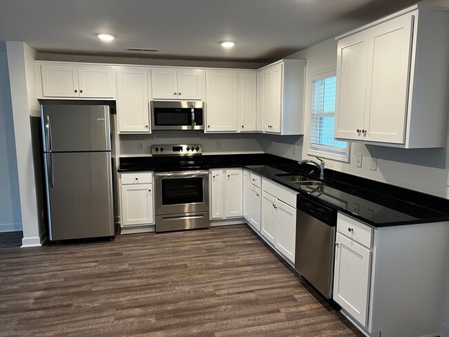 Photo - 620 W Cemetery St