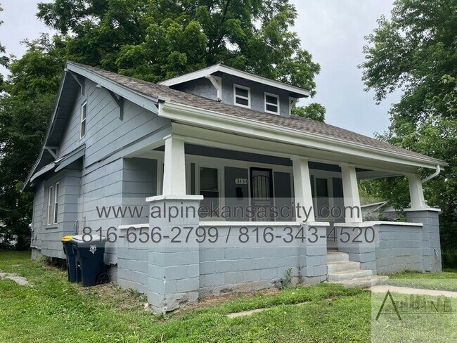 Photo - Spacious Upstairs Loft with Bathroom!