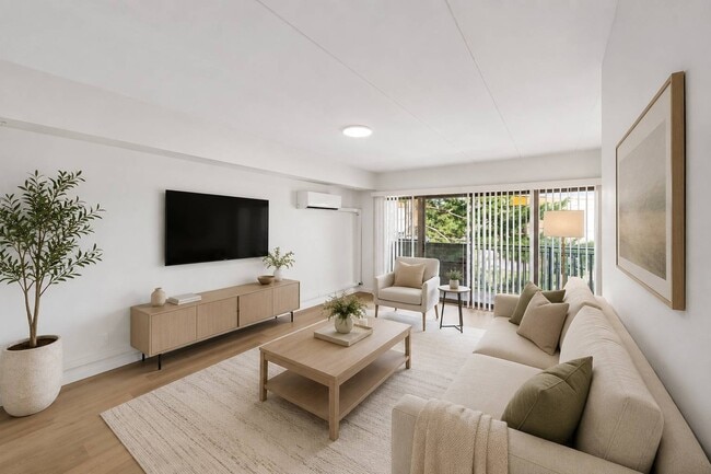 Living area - Creekview Terrace Apartments