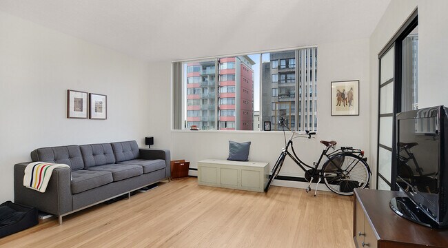 Photo - Breakers Unit 00503