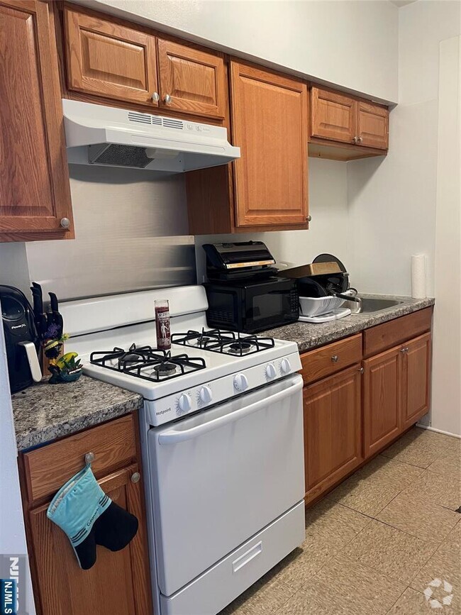 Building Photo - 101 Center St Unit 12 Rental