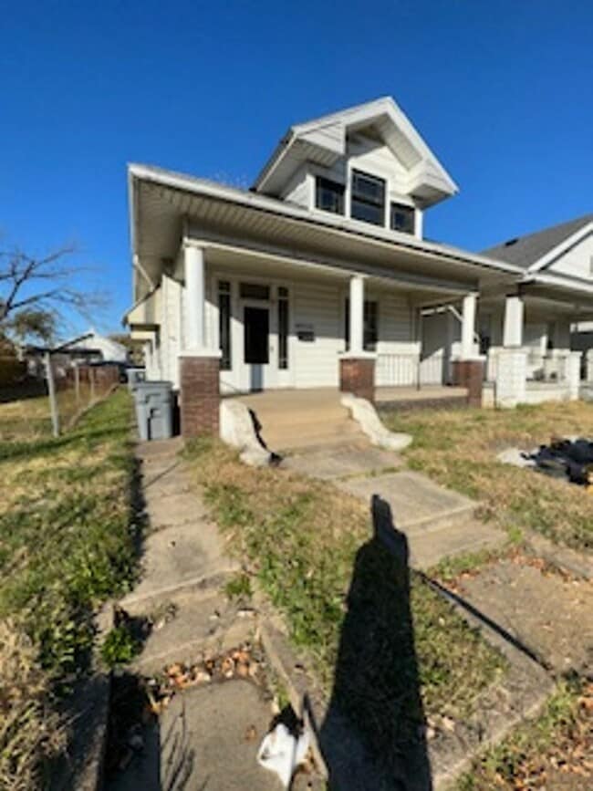 Building Photo - 804 E Virginia St