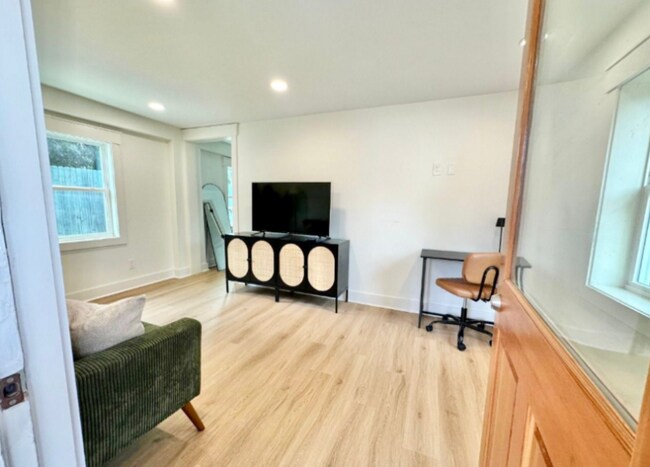 Photo - 1313 Live Oak St