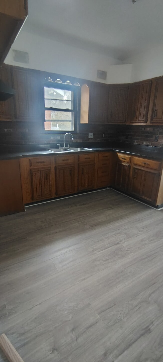 Photo - 701 Pemberton Pl
