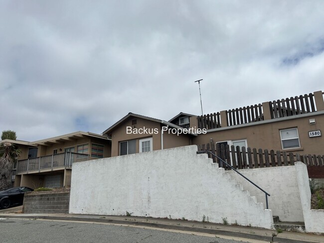 Building Photo - Wonderful furnished loft in upper Seaside