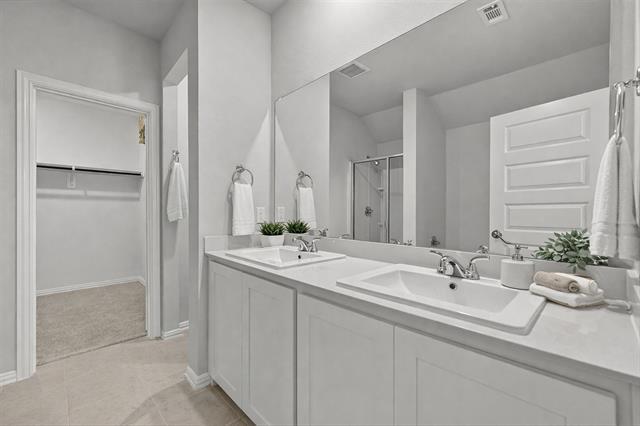 Photo - 1504 Foxglove