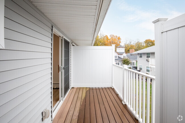 1 BR, 1 BA - 813 SQFT