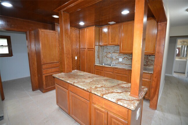 Building Photo - 906 Arrow Lake Dr