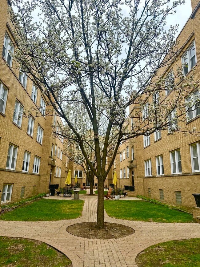 Photo - 1334 W Estes Ave