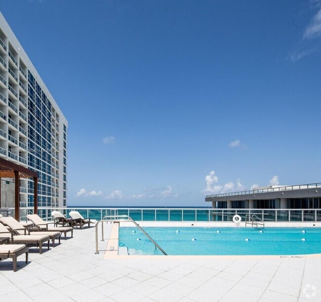 Building Photo - 6801 Collins Ave Unit 1401 Rental