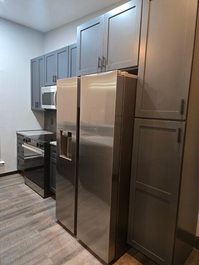 Photo - 2886 Broadway St