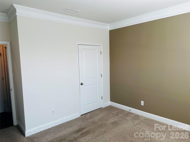 Photo - 340 Secretariat Dr