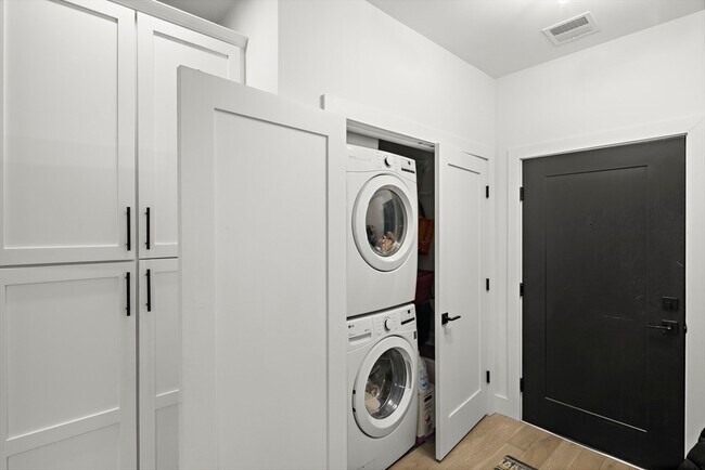 Photo - 68 Armandine St Unit 3