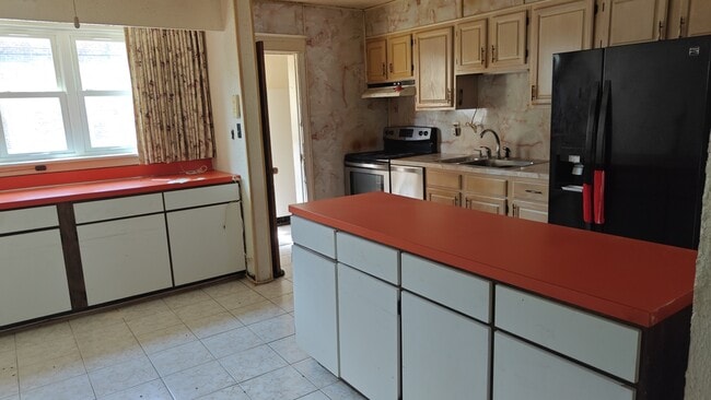 Photo - 347 W Milne St