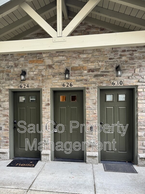 Photo - 626 NE Newstead Ln