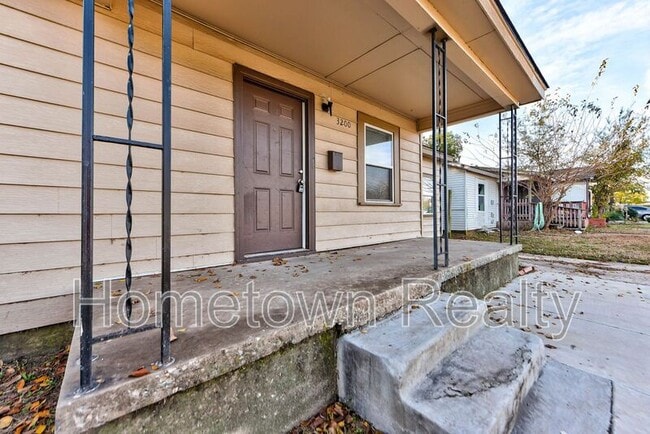 Photo - 3200 SW 38th St