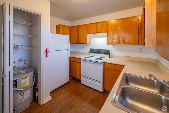 1BR, 1BA - 700SF - Kitchen