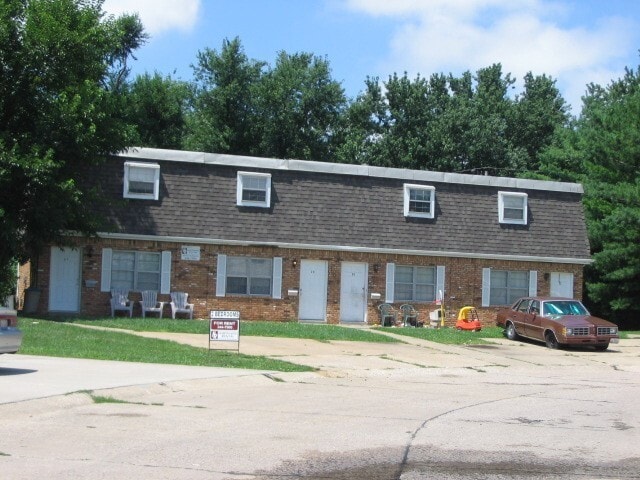 Building Photo - 102 King Arthur Ct Unit 28