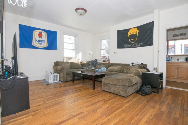 Photo - NO FEE - ALLSTON 4 BED/2 BATH - DISHWASHER, LAUNDRY ON SITE, PARKING FOR RENT
