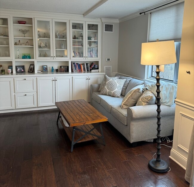 Building Photo - 501 Slaters Ln Unit #506