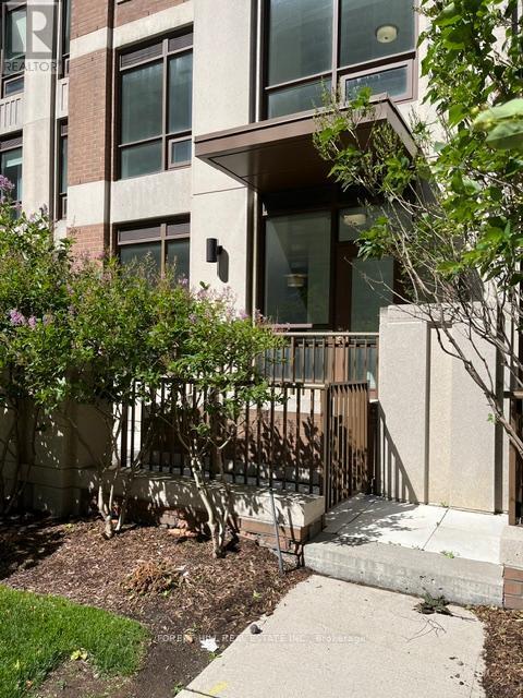 Photo - 310 Tweedsmuir Ave