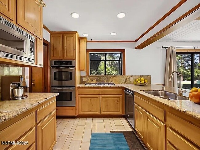 Photo - 445 Country Club Dr