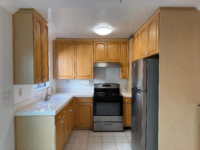 Building Photo - 1230 25th St Unit 1 Rental