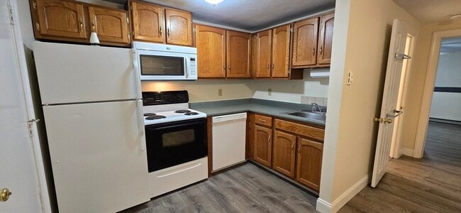 Building Photo - 19 Church St Unit A8