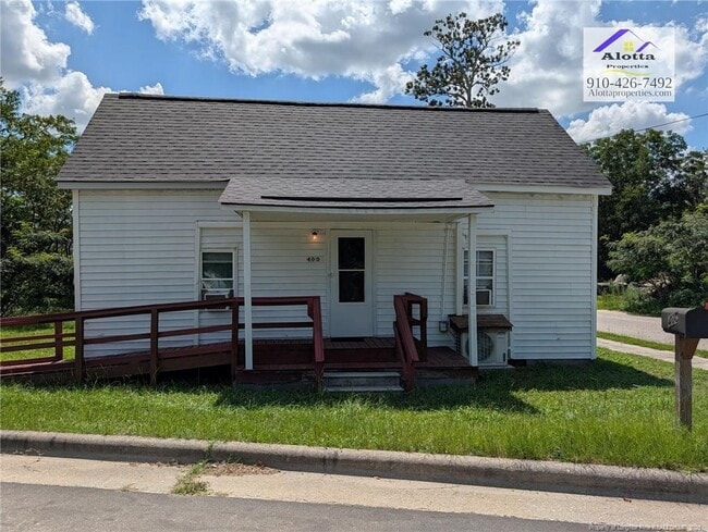 Building Photo - 400 McLeod Rd