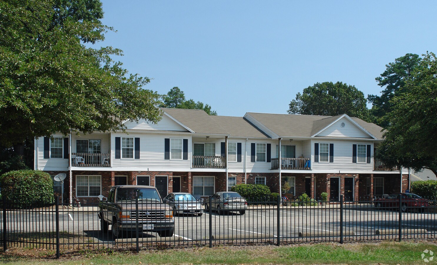 Saint Regis - Saint Regis Apartments