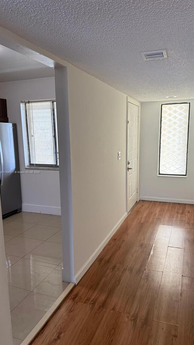 Photo - 325 Lakeview Dr Apartment Unit 202