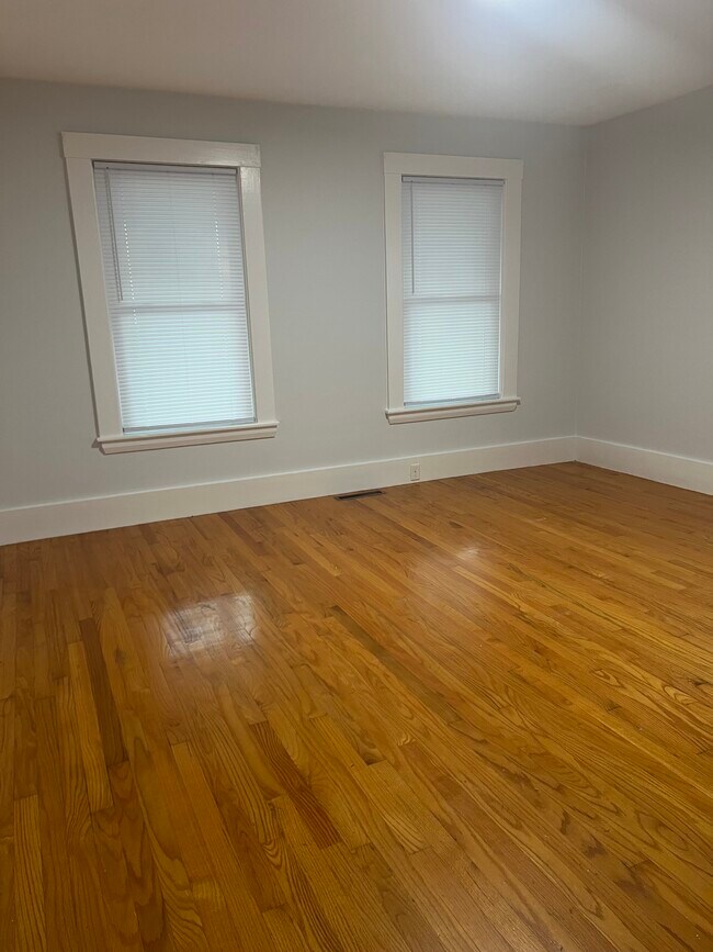 Building Photo - 35 High St Unit 1 Rental