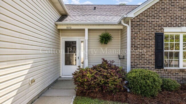 Photo - 1010 Winterberry Cir