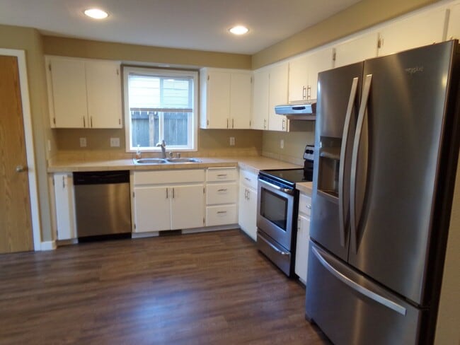 Photo - Three Bedroom on quiet cul-de-sac!