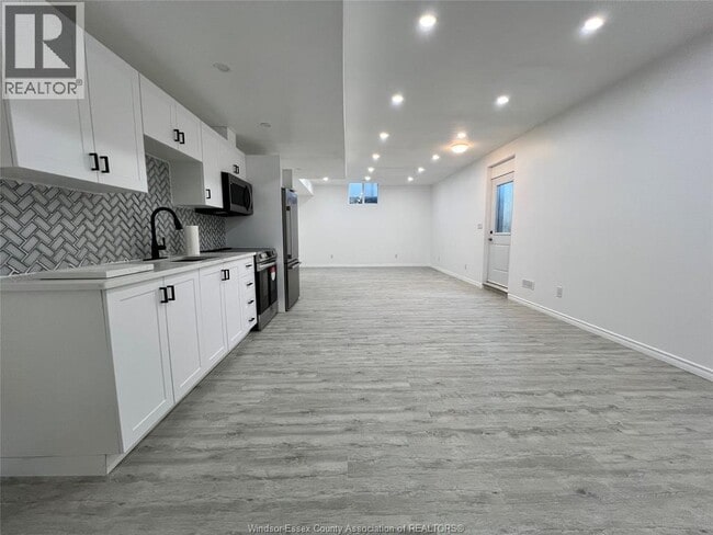 Photo - 1498 Clearwater Ave