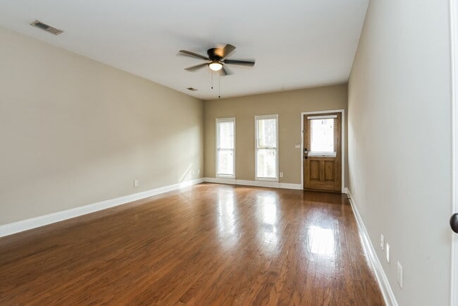 Photo - 49 Celtic Ct