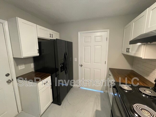 Photo - 343 Christine St