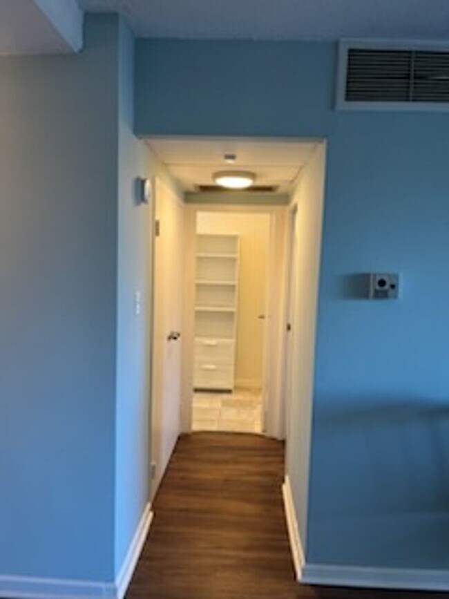 Midtown High Rise Apartment Available Now Condo for Rent in Memphis