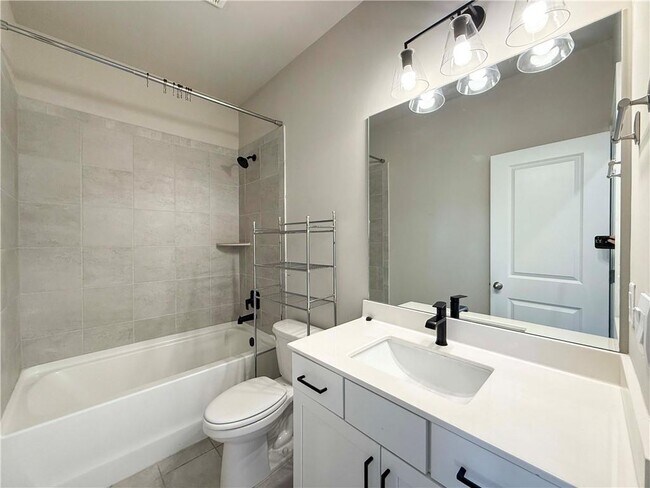 Photo - 732 Mulberry Walk