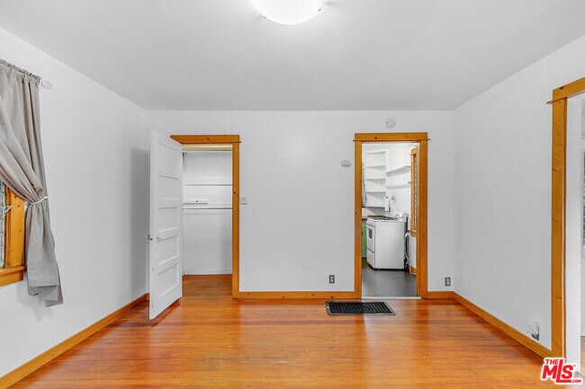 Photo - 2540 1/2 Glen Green St Unit 2540